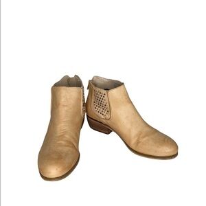 Crown Vintage Blonde Valendale leather Ankle Boots w/Stud Details Sz 6